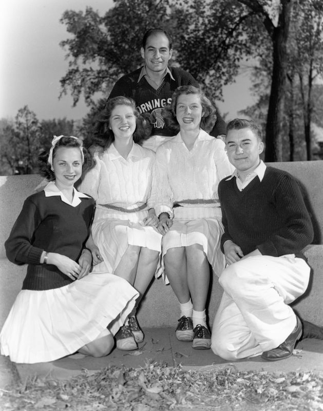 M&#039;side College Cheerleaders of 1946